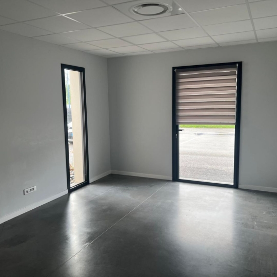  Annonces AIN RHONE : Commercial | CHATILLON-SUR-CHALARONNE (01400) | 18 m2 | 350 &euro; 