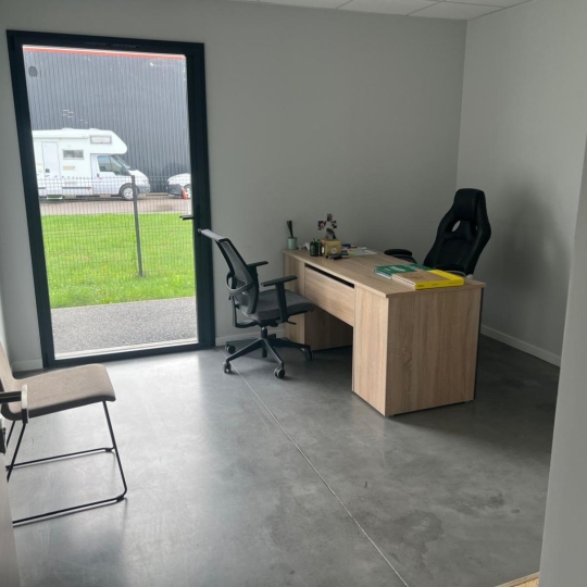  Annonces AIN RHONE : Commercial | CHATILLON-SUR-CHALARONNE (01400) | 18 m2 | 350 &euro; 