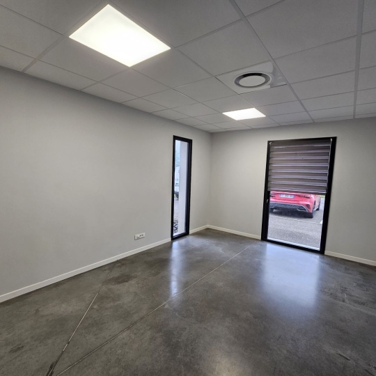  Annonces AIN RHONE : Commercial | CHATILLON-SUR-CHALARONNE (01400) | 18 m2 | 350 &euro; 
