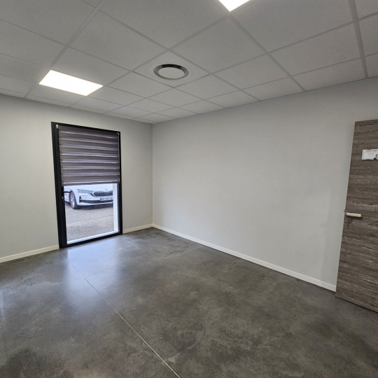  Annonces AIN RHONE : Commercial | CHATILLON-SUR-CHALARONNE (01400) | 18 m2 | 350 &euro; 