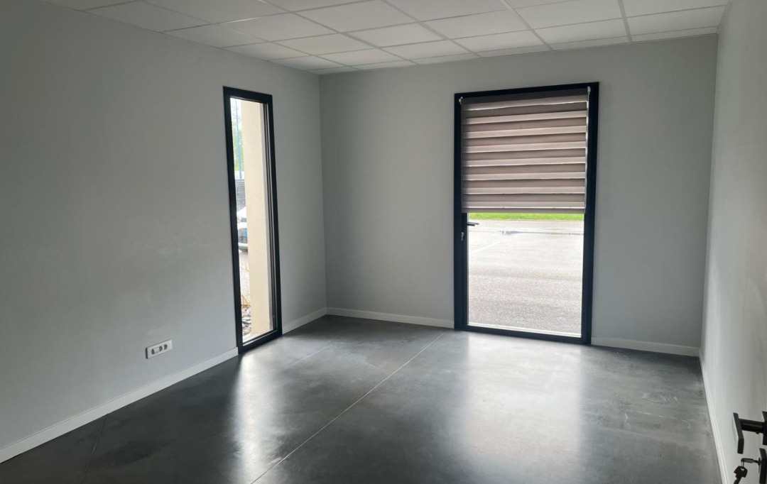 Annonces AIN RHONE : Commercial | CHATILLON-SUR-CHALARONNE (01400) | 18 m2 | 350 &euro; 