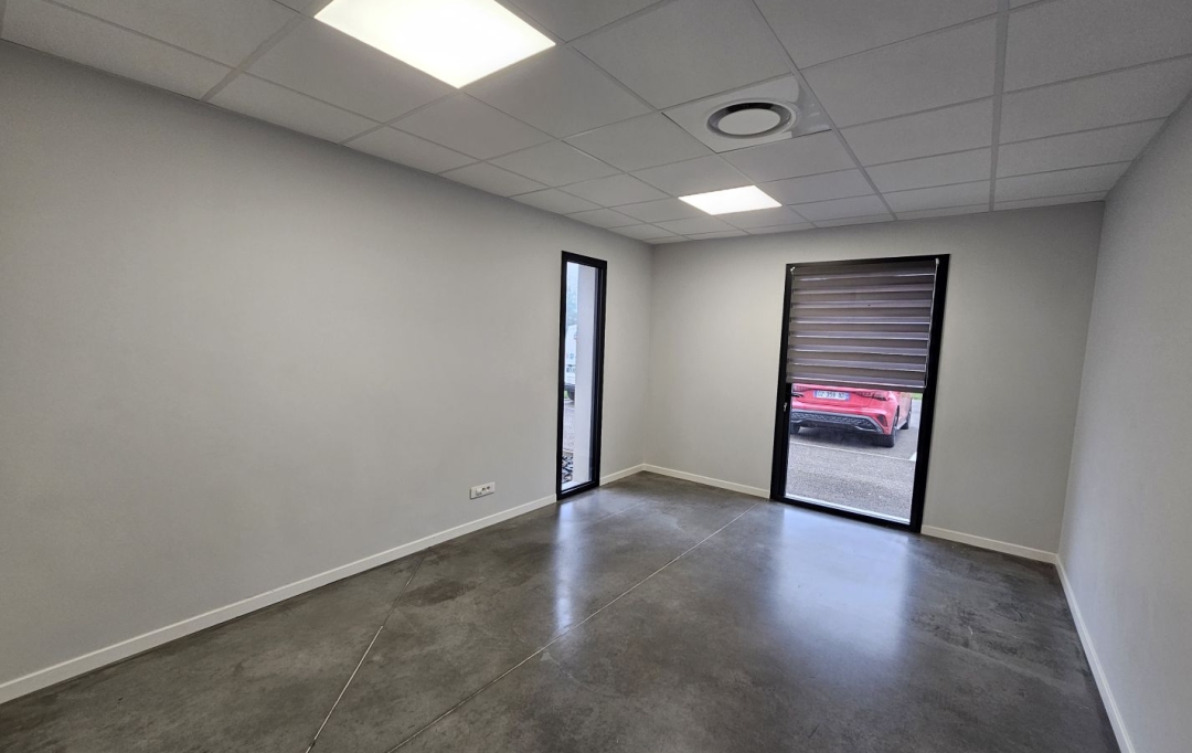 Annonces AIN RHONE : Commercial | CHATILLON-SUR-CHALARONNE (01400) | 18 m2 | 350 &euro; 