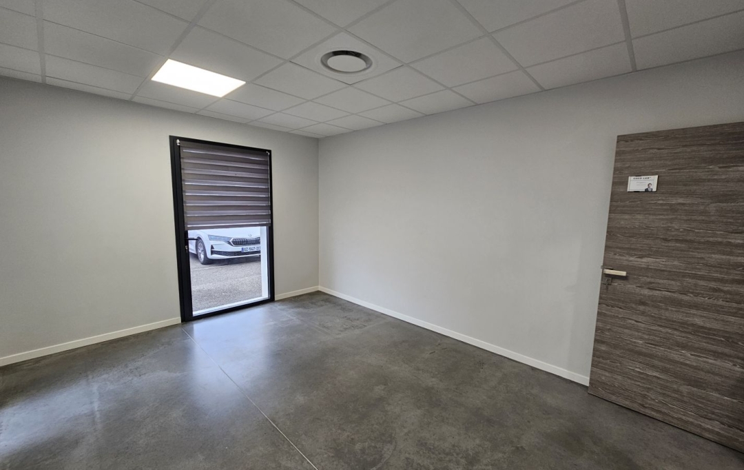 Annonces AIN RHONE : Commercial | CHATILLON-SUR-CHALARONNE (01400) | 18 m2 | 350 &euro; 